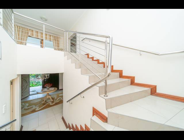5 BEDROOM FREEHOLD FOR SALE IN COVE ROCK